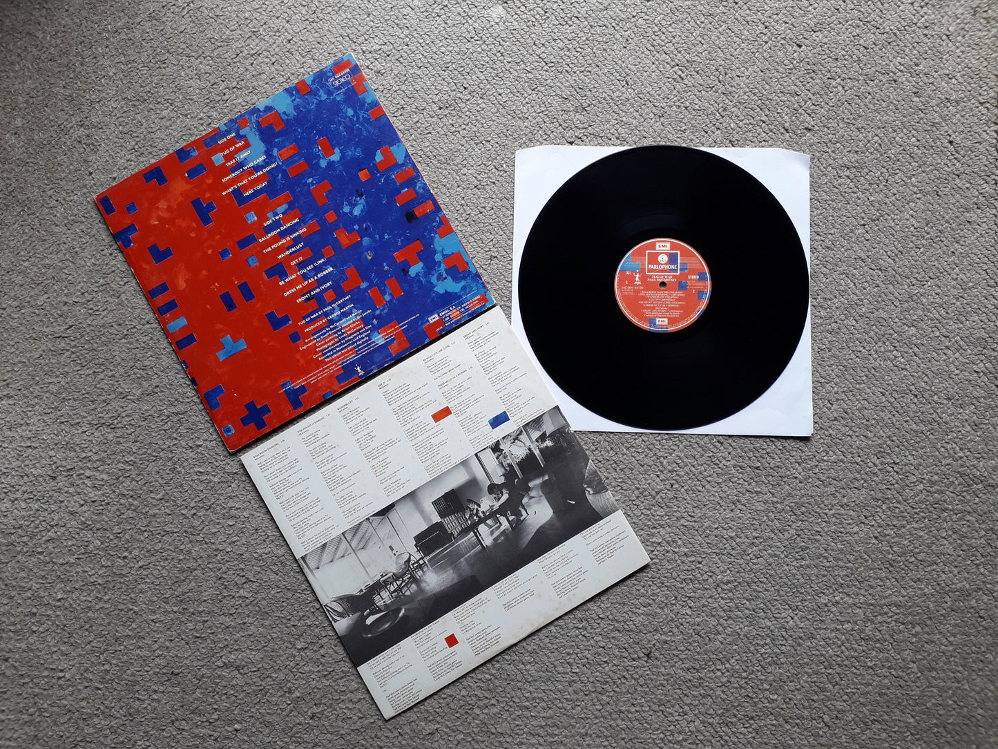 Paul McCartney-Tug Of War LP (14C 064-64750)