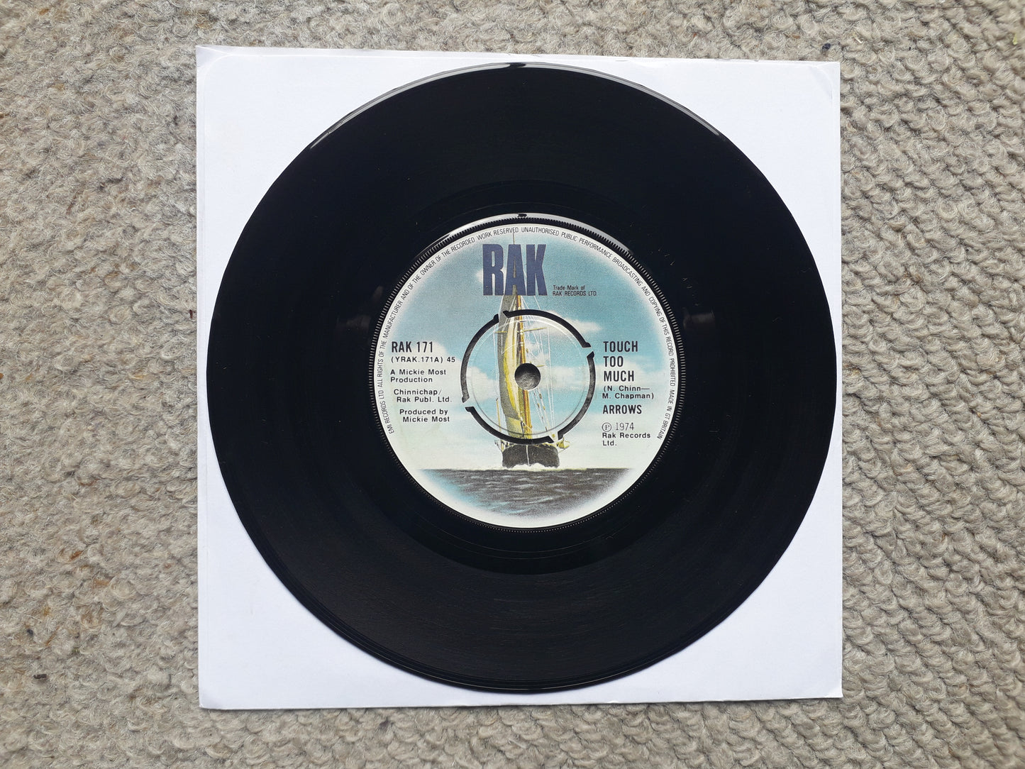 Arrows-Touch Too Much 7" (RAK 171)