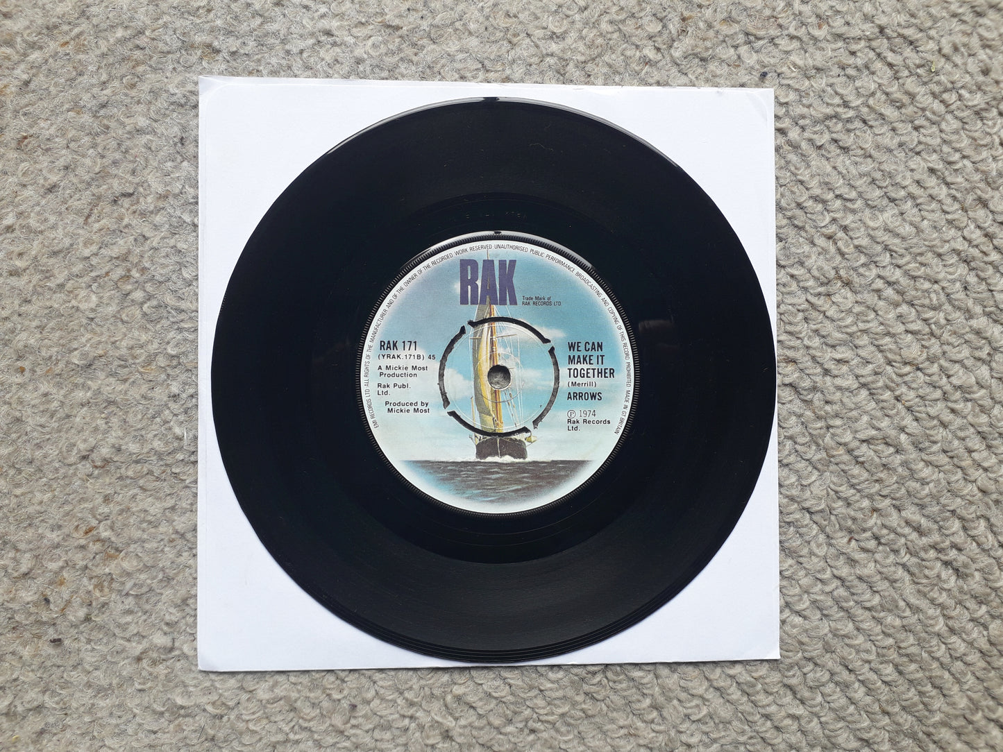 Arrows-Touch Too Much 7" (RAK 171)